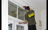 Montage Allframe houten achterzetramen door eigen monteurs in woning 
