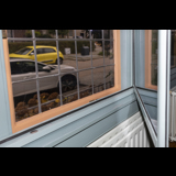 Allframe achterzetraam in kleur, slank profiel, duurzaam houten kozijn op maat, zonwerend glas, raam achter glas in lood